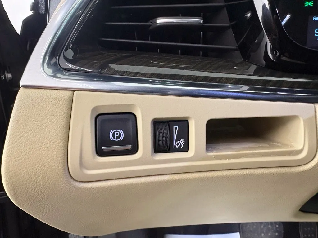 Cadillac XT5 photo 16