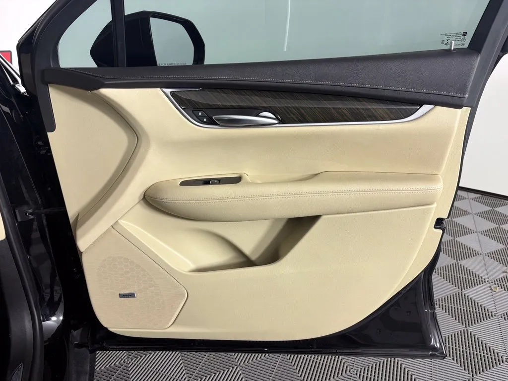 Cadillac XT5 photo 33