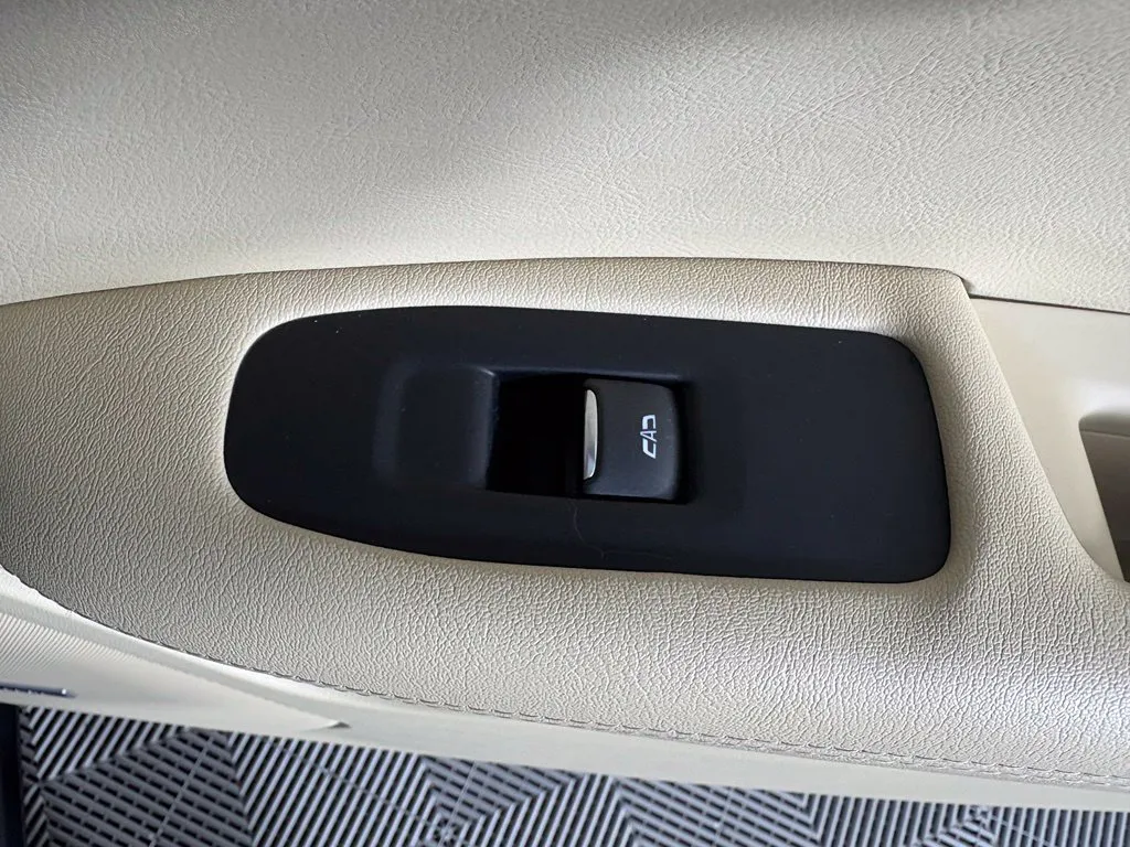 Cadillac XT5 photo 35