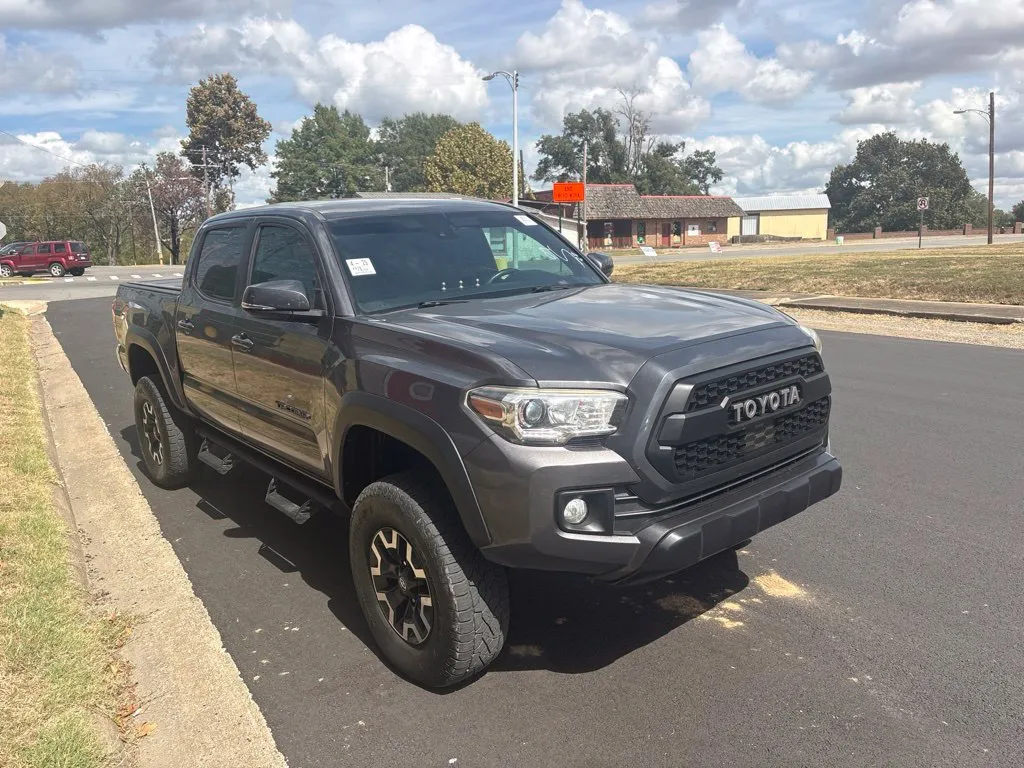Toyota Tacoma photo 8