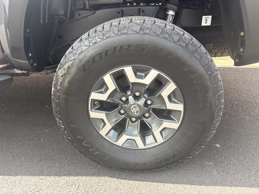 Toyota Tacoma photo 19