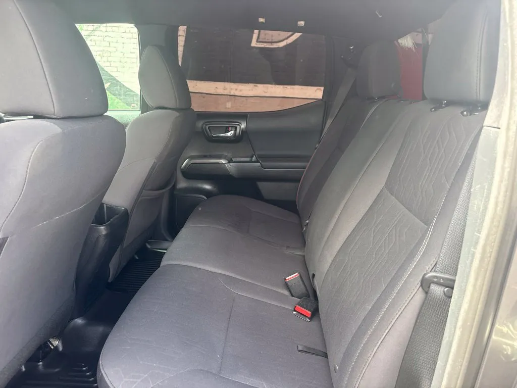 Toyota Tacoma photo 18