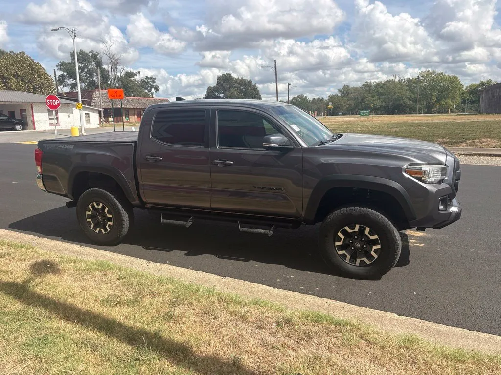 Toyota Tacoma photo 7