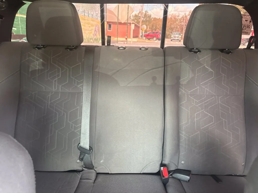 Toyota Tacoma photo 16