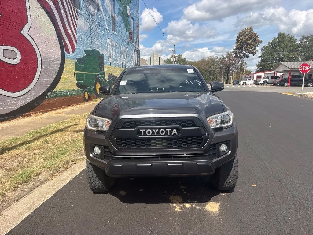 Toyota Tacoma photo 9