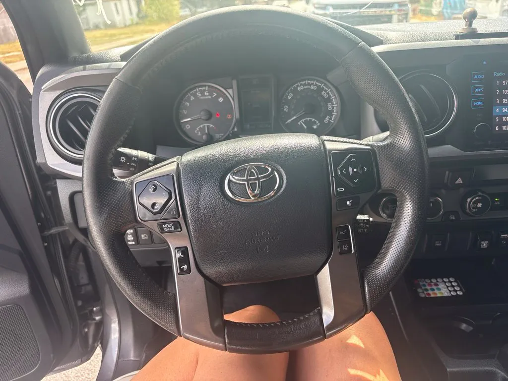 Toyota Tacoma photo 13
