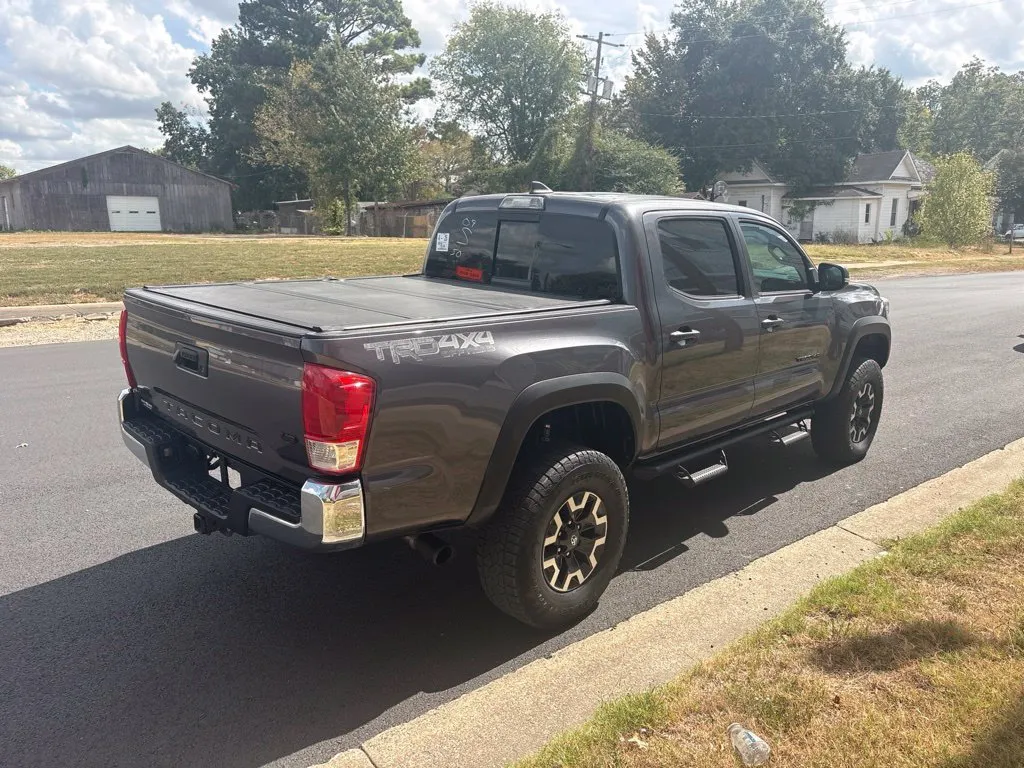 Toyota Tacoma photo 6