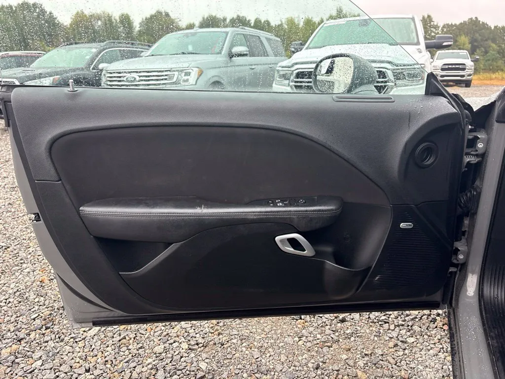 Dodge Challenger photo 10