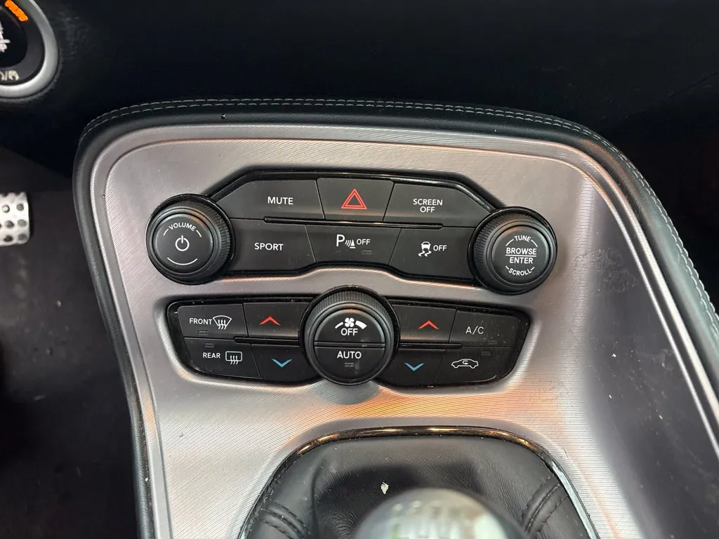 Dodge Challenger photo 16