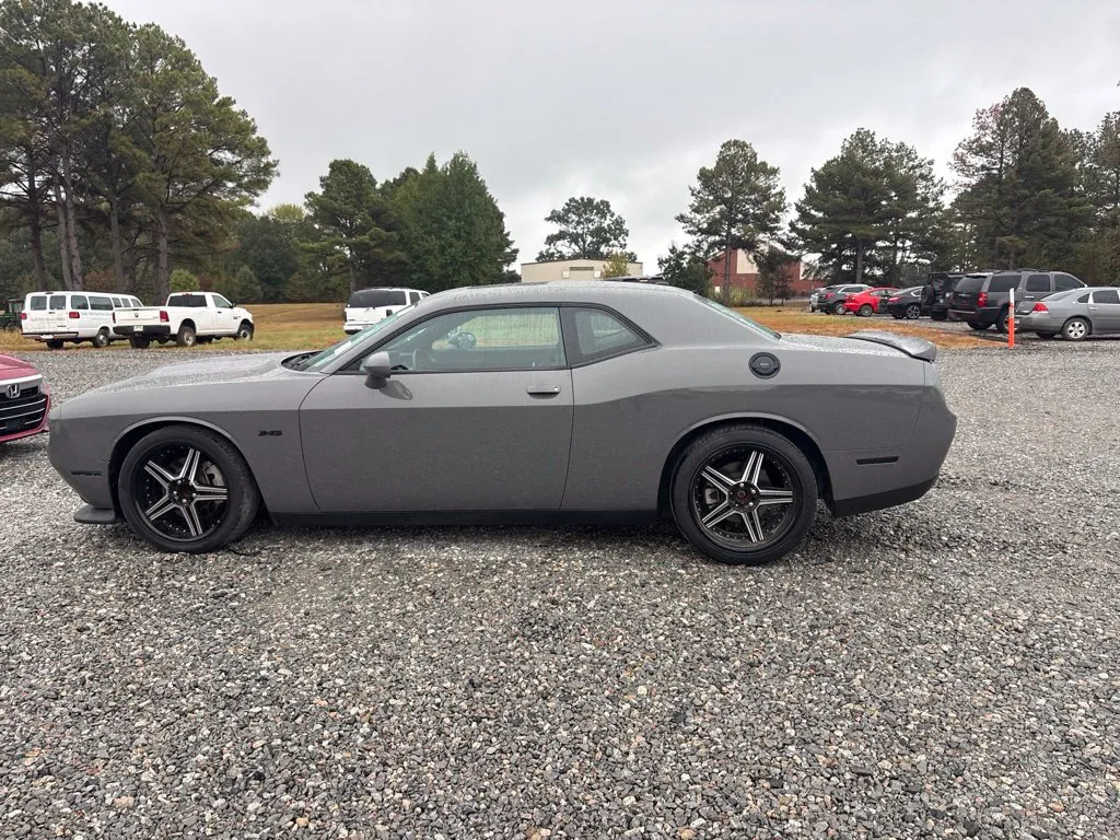 Dodge Challenger photo 3