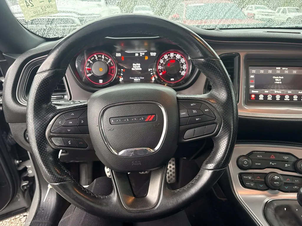 Dodge Challenger photo 13