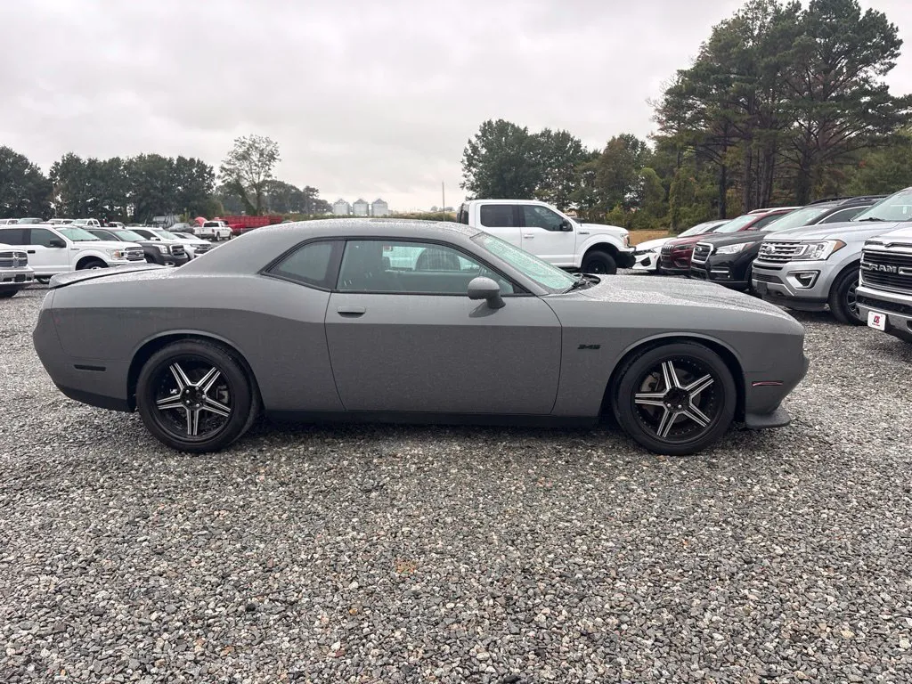 Dodge Challenger photo 7