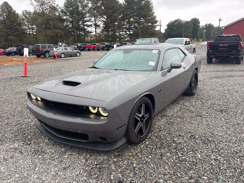 Dodge Challenger photo 2