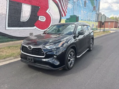 Black 2022 Toyota Highlander XLE for sale in Des Arc, AR