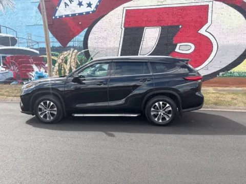 Another view of 2022 Toyota Highlander XLE for sale in Des Arc, AR at D3 Auto Sales - Des Arc, AR