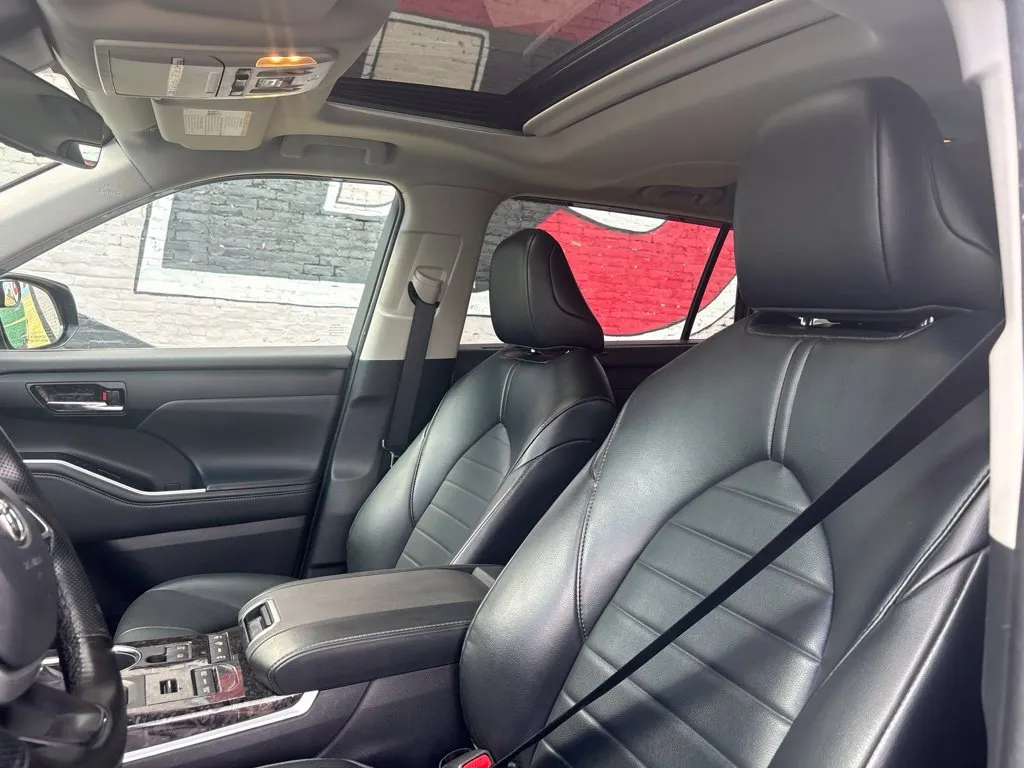 Toyota Highlander photo 11