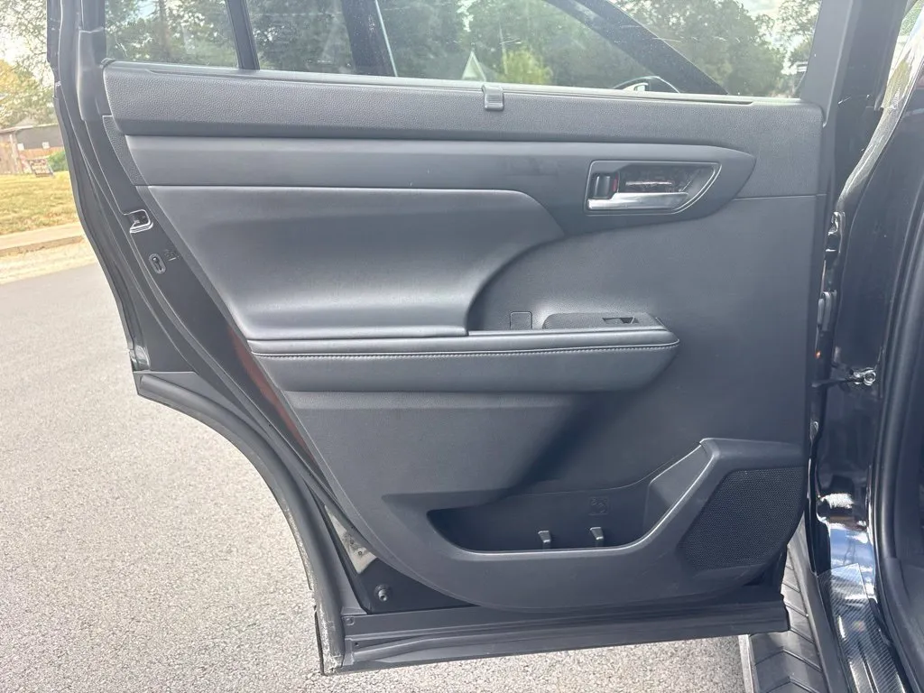 Toyota Highlander photo 19