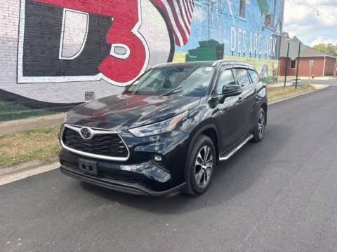 Photos of 2022 Toyota Highlander XLE for sale in Des Arc, AR at D3 Auto Sales - Des Arc, AR