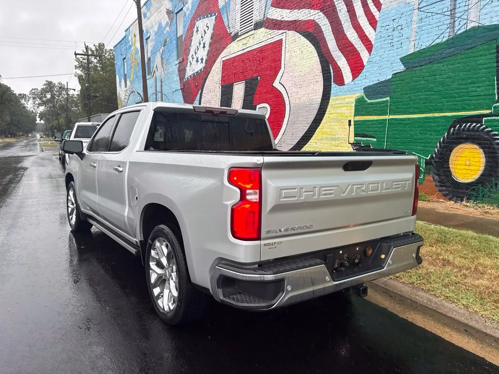 Chevrolet Silverado photo 4
