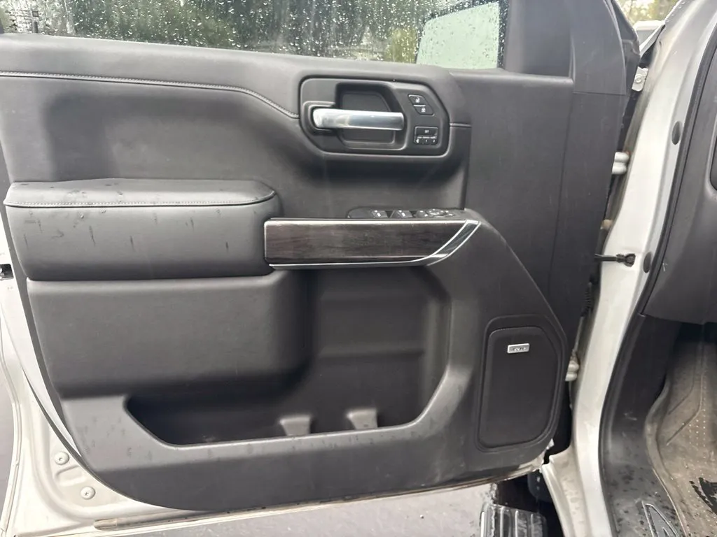 Chevrolet Silverado photo 10