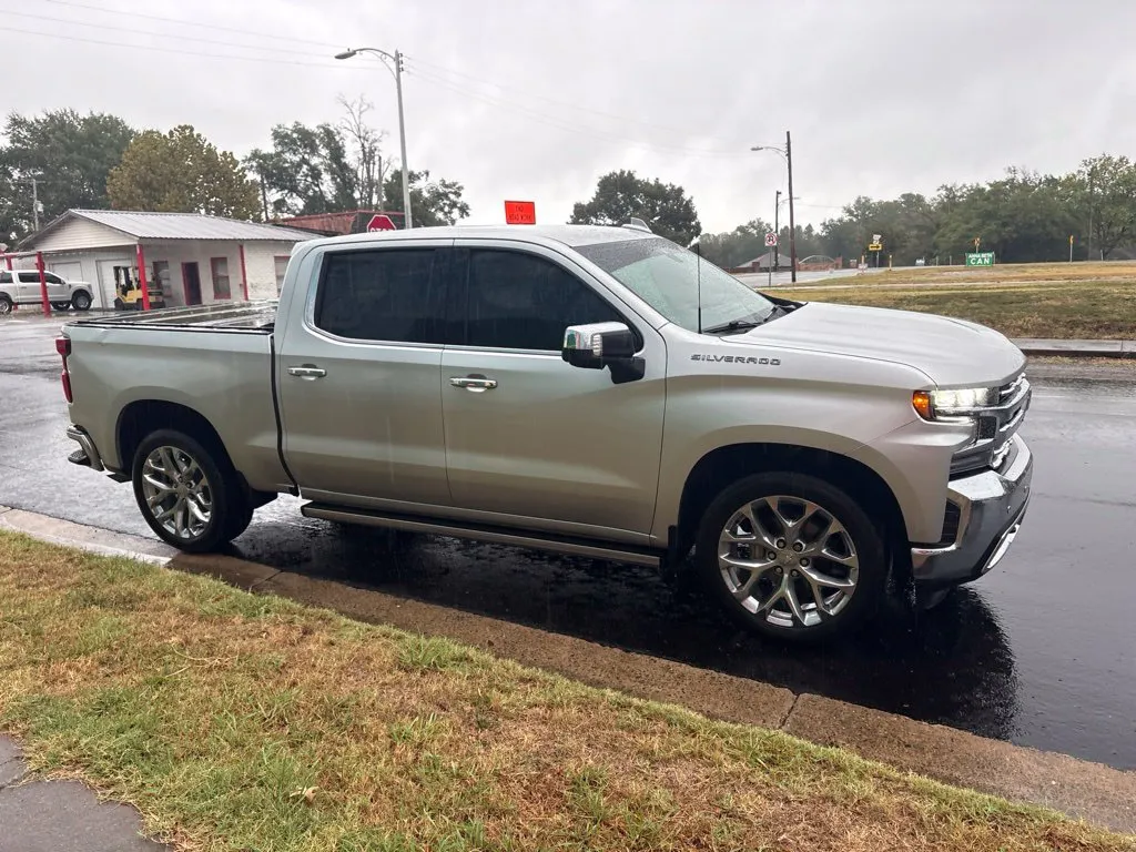 Chevrolet Silverado photo 7