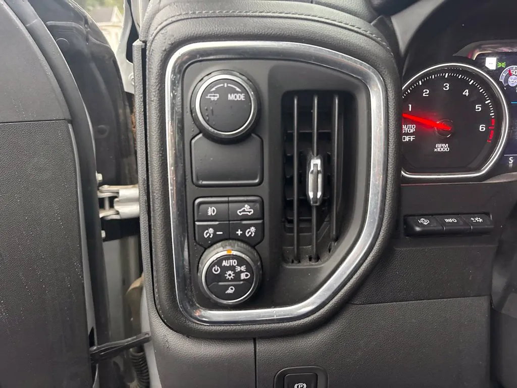 Chevrolet Silverado photo 12