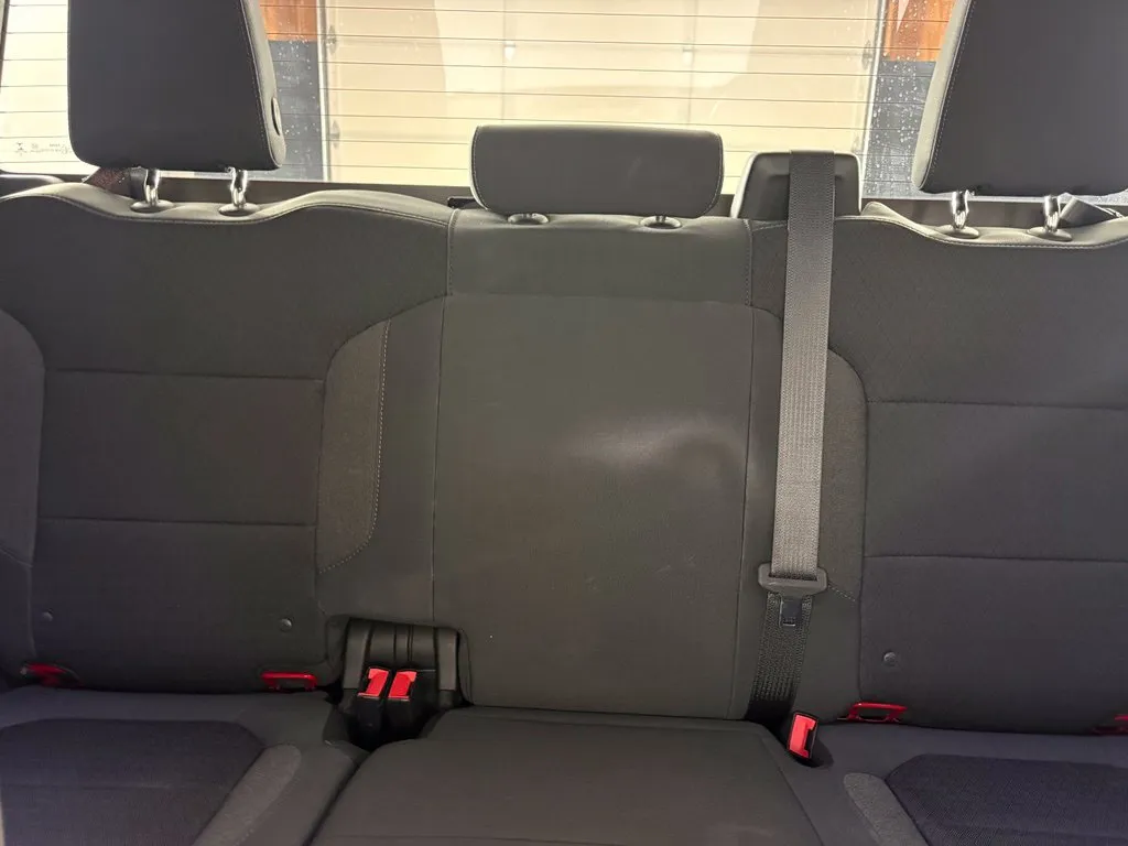 Chevrolet Silverado photo 37
