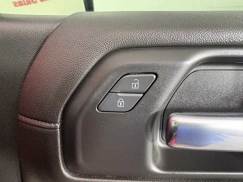 Chevrolet Silverado photo 34