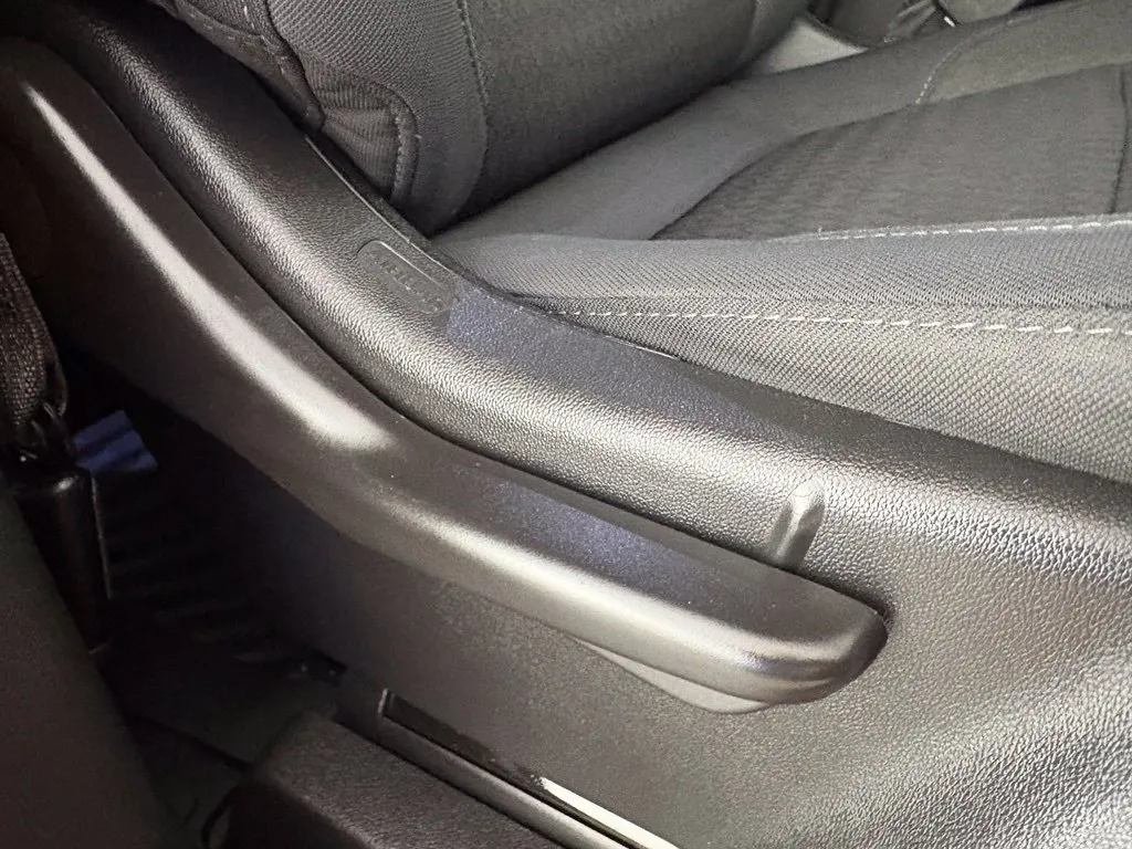 Chevrolet Silverado photo 32
