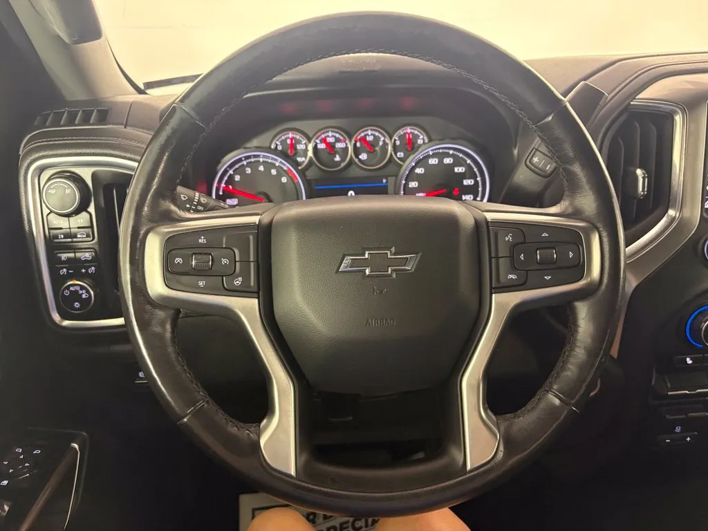 Chevrolet Silverado photo 17