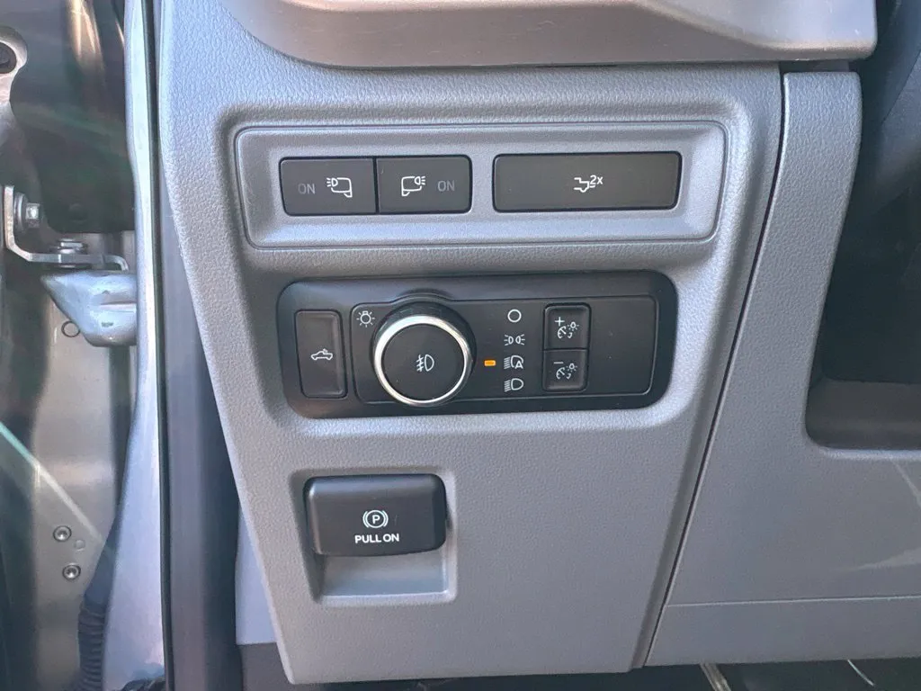 Ford F-150 photo 12