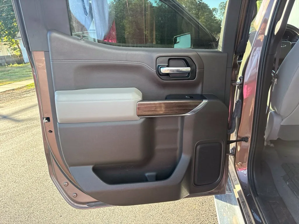 Chevrolet Silverado photo 18