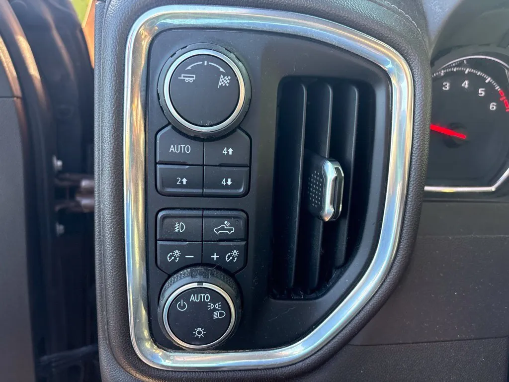 Chevrolet Silverado photo 12