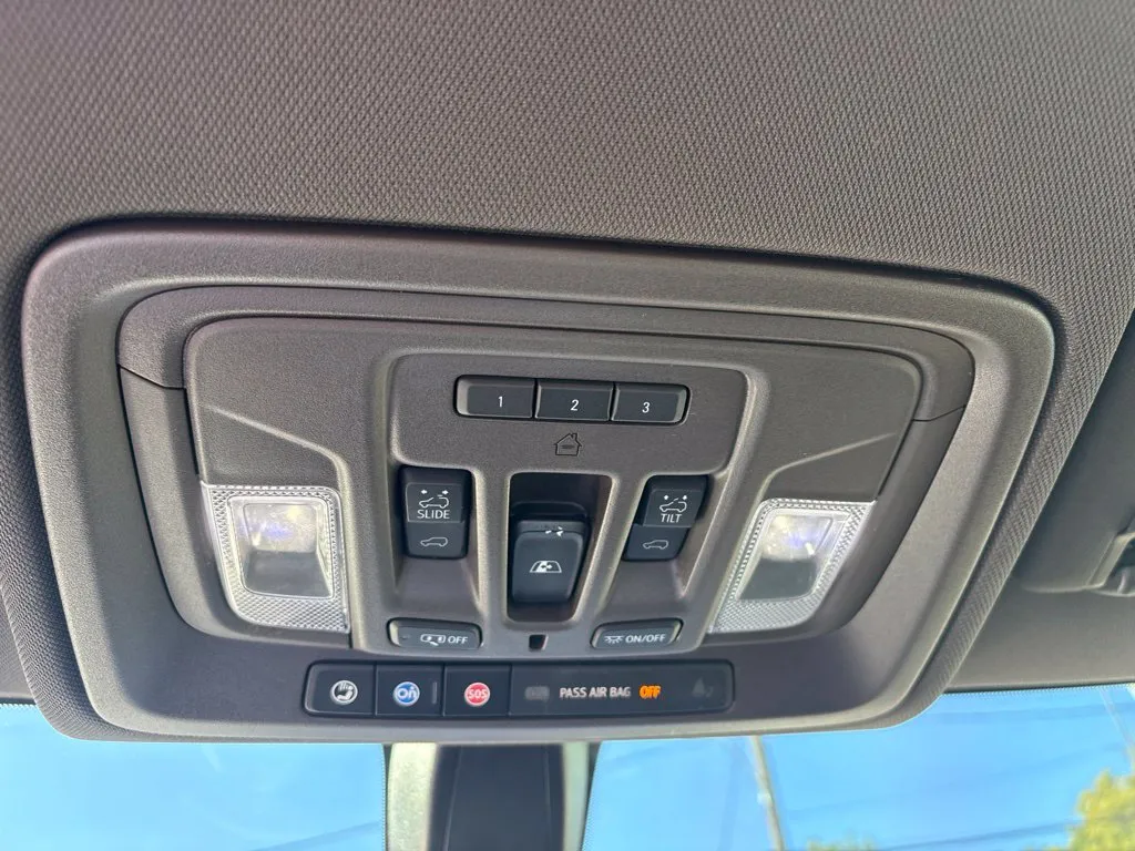 Chevrolet Silverado photo 16