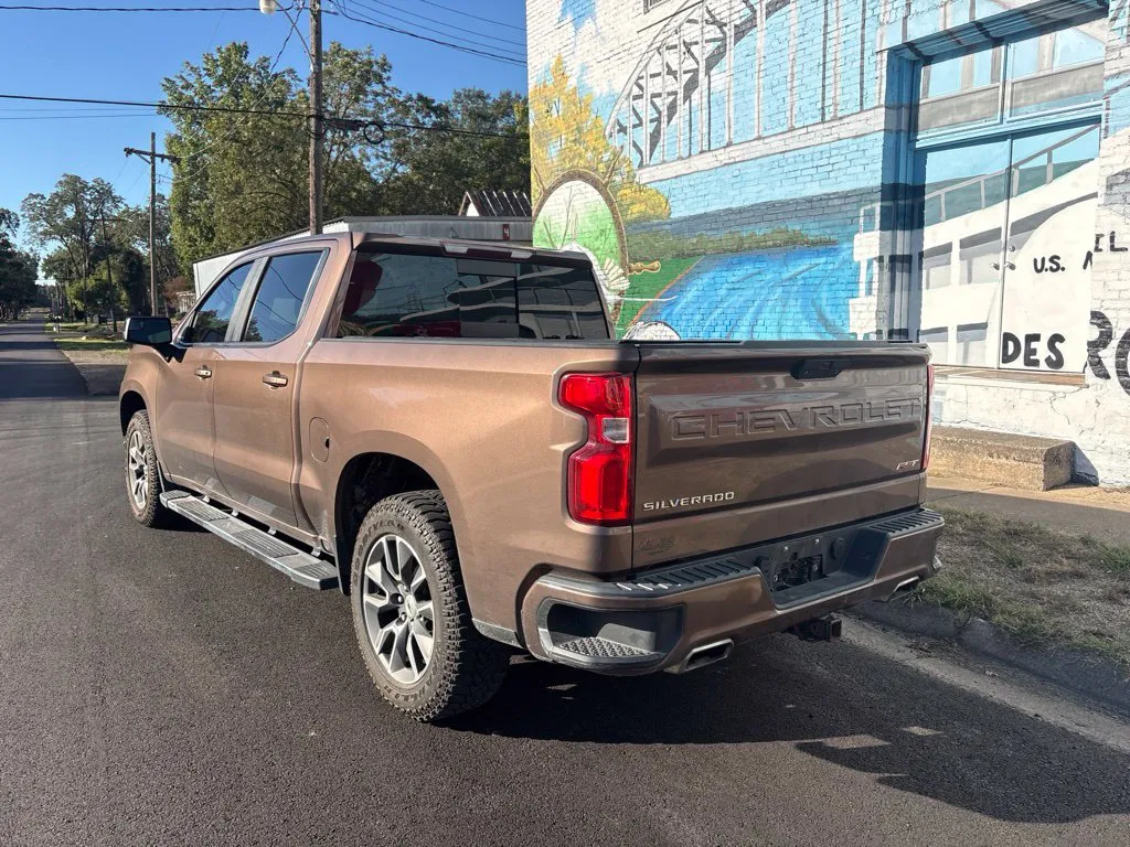 Chevrolet Silverado photo 4