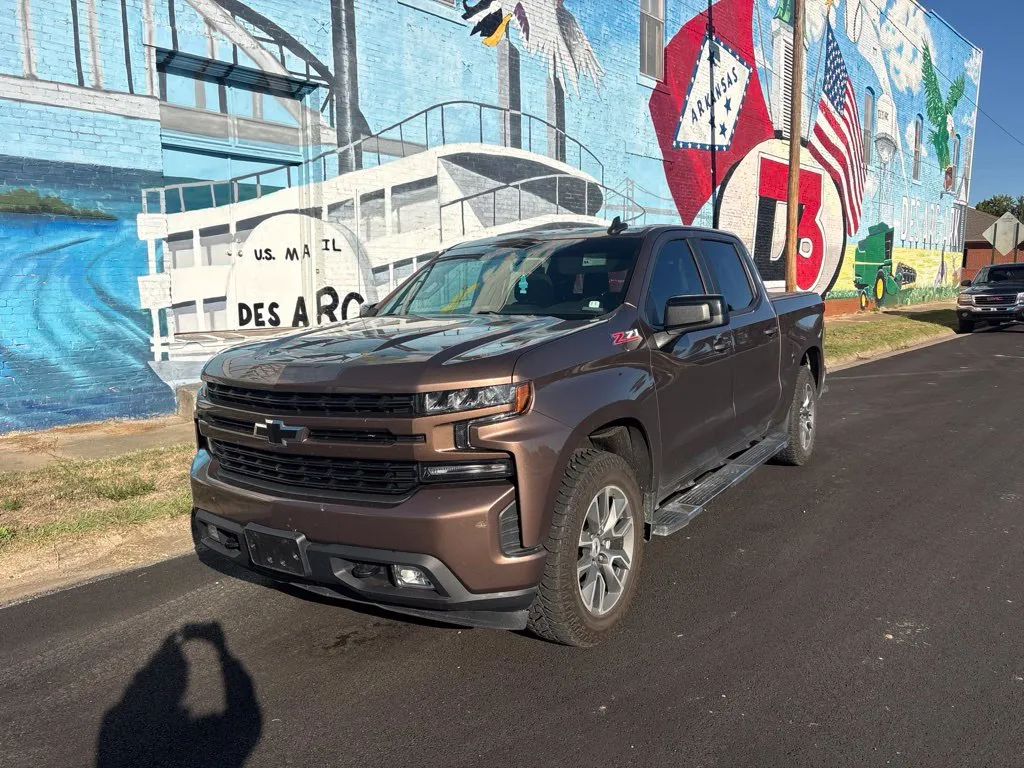 Chevrolet Silverado photo 2