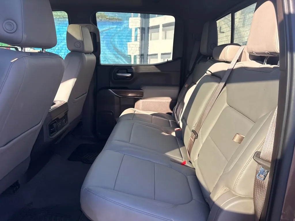 Chevrolet Silverado photo 19