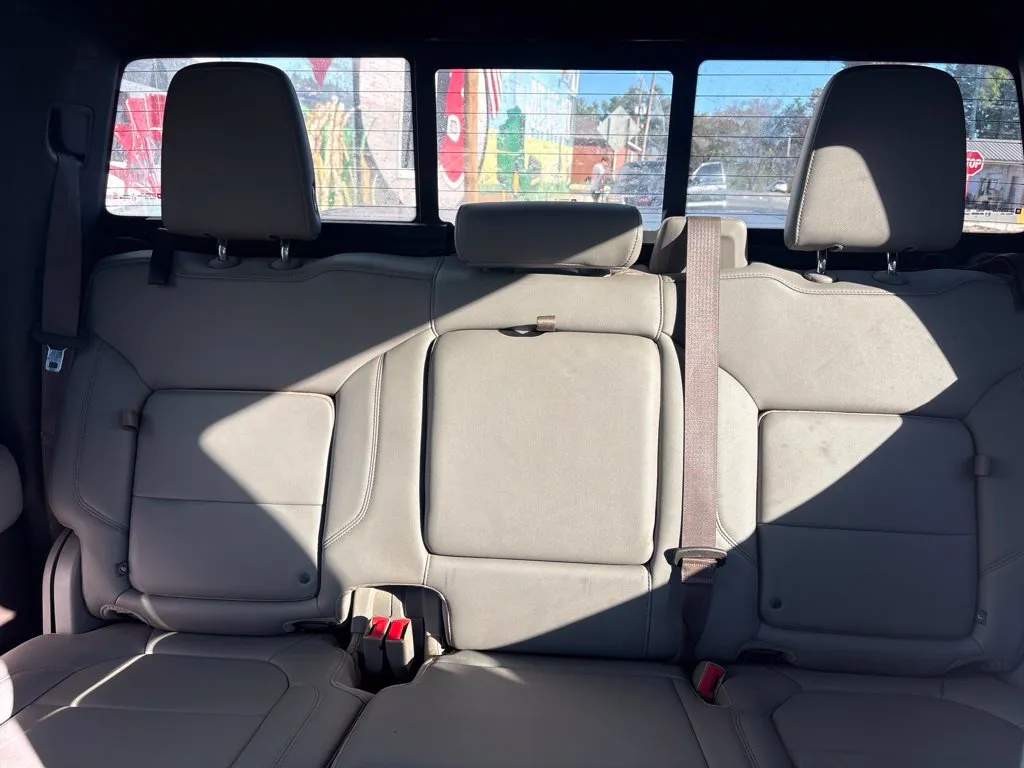 Chevrolet Silverado photo 17