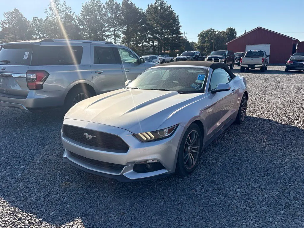 Ford Mustang photo 3