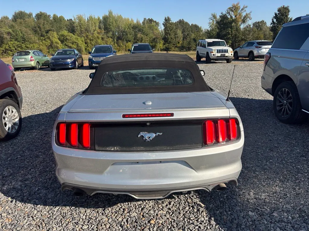 Ford Mustang photo 5