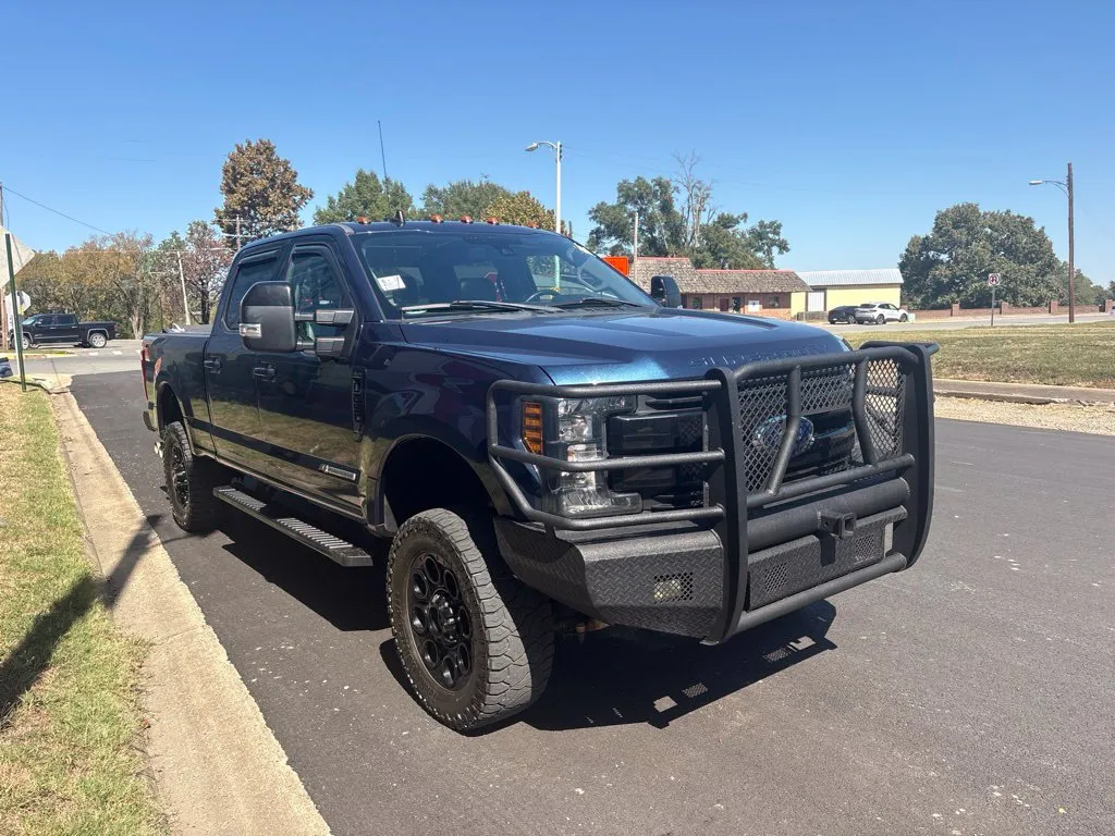 Ford F-250SD photo 10