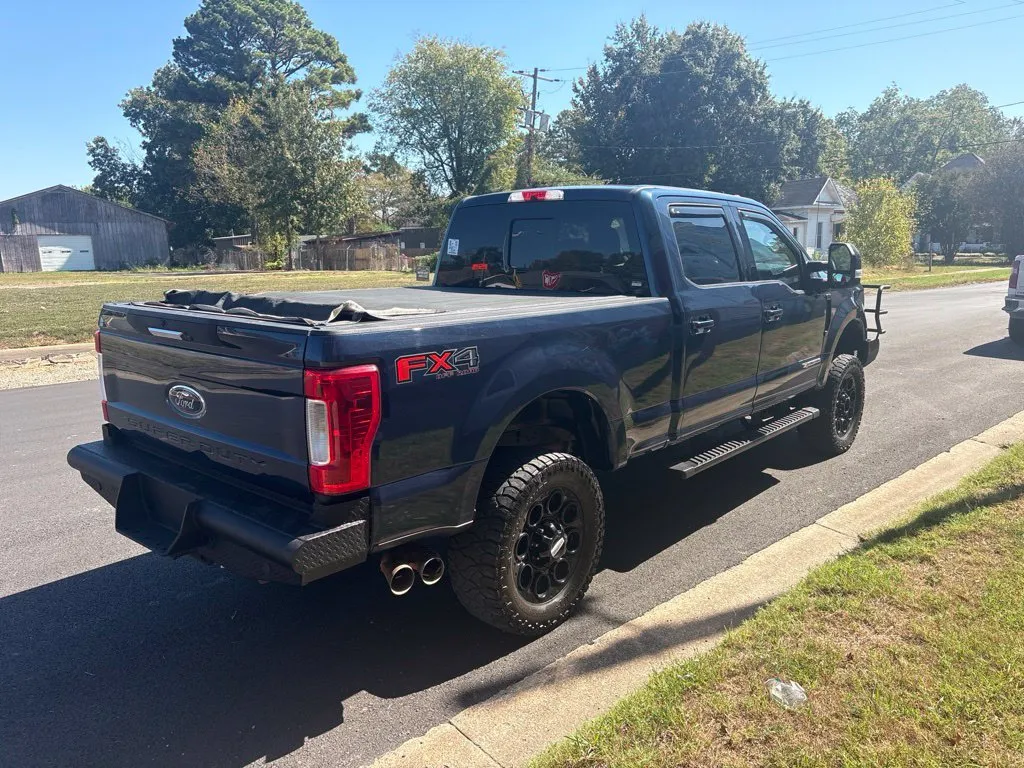 Ford F-250SD photo 8