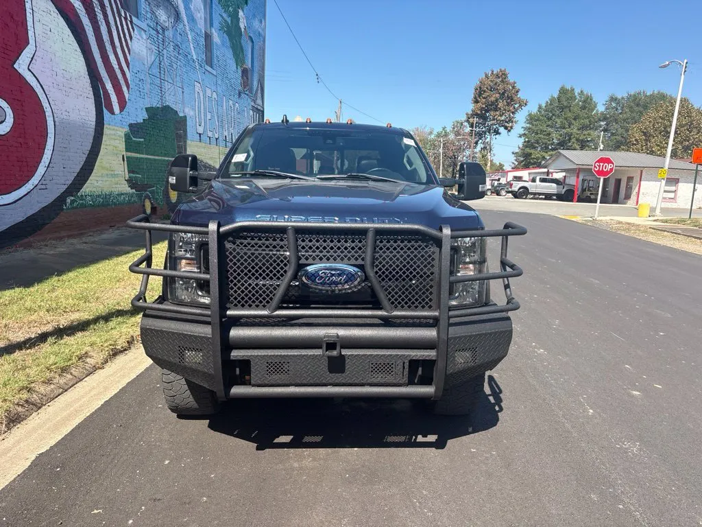 Ford F-250SD photo 11