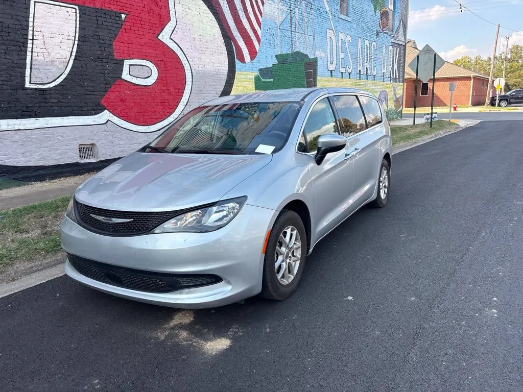 2023 Chrysler Voyager LX