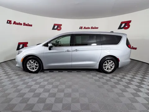More photos of 2023 Chrysler Voyager LX at D3 Auto Sales - Des Arc, AR, AR
