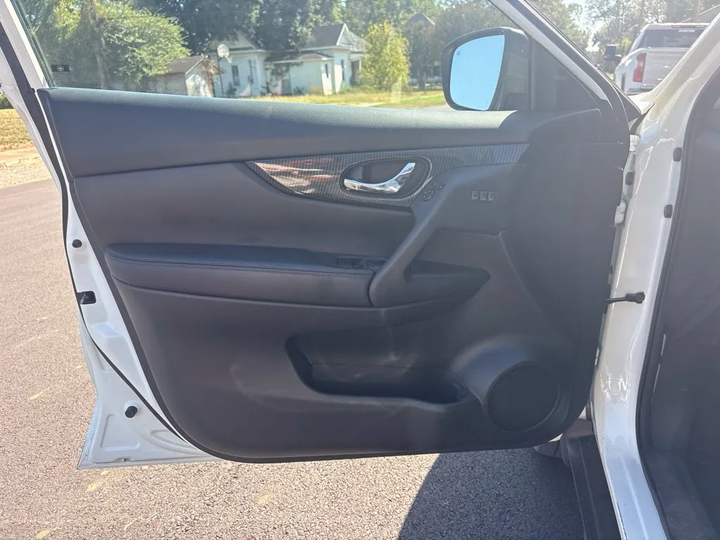 Nissan Rogue photo 12