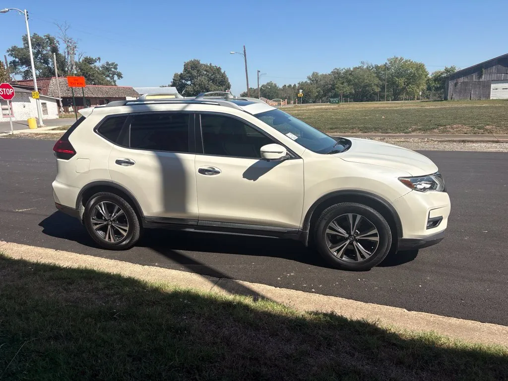 Nissan Rogue photo 9