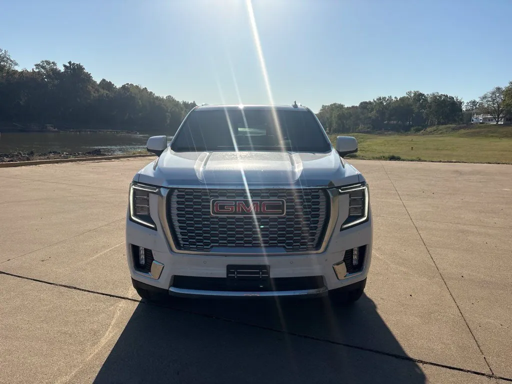 GMC Yukon photo 11