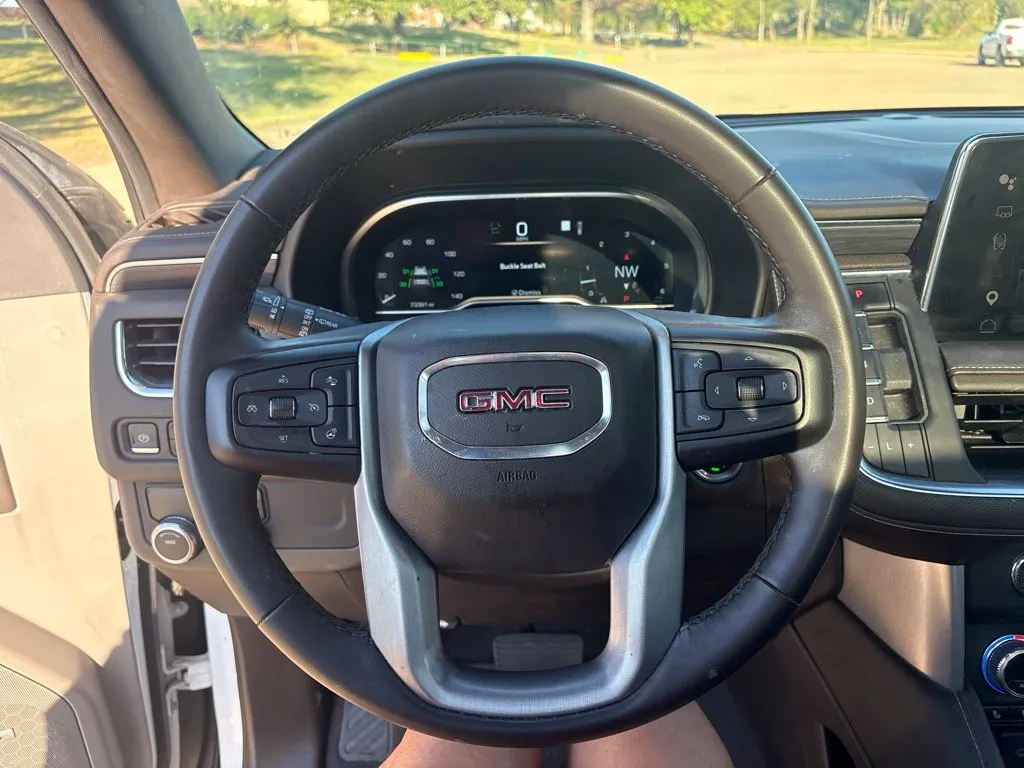 GMC Yukon photo 16