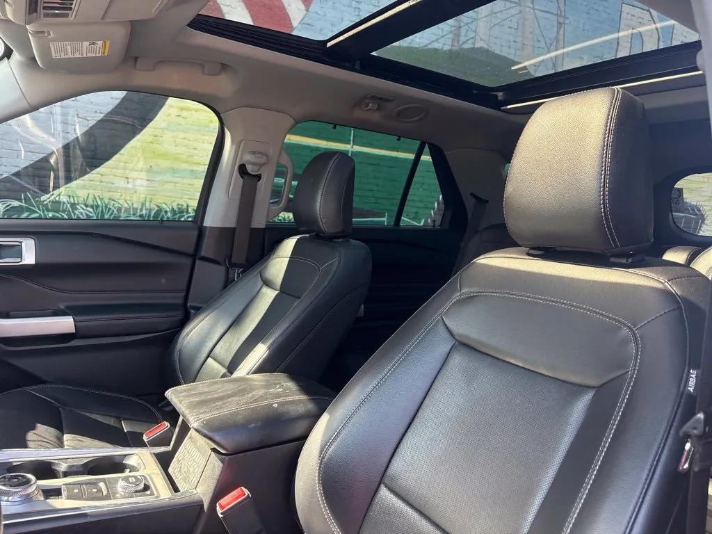 Ford Explorer photo 14